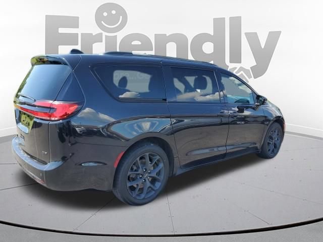 Used 2021 Chrysler Pacifica Touring-L w/ Uconnect Theater Family Group AWD/4WD image 5