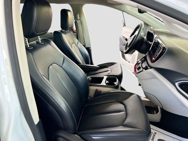 Used 2023 Chrysler Pacifica Touring-L FWD image 24