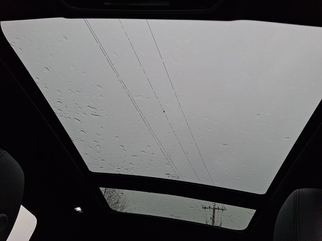 Used 2025 Land Rover Range Rover Velar Dynamic SE image 14