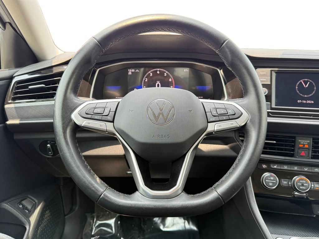 Used 2024 Volkswagen Jetta SE FWD image 12
