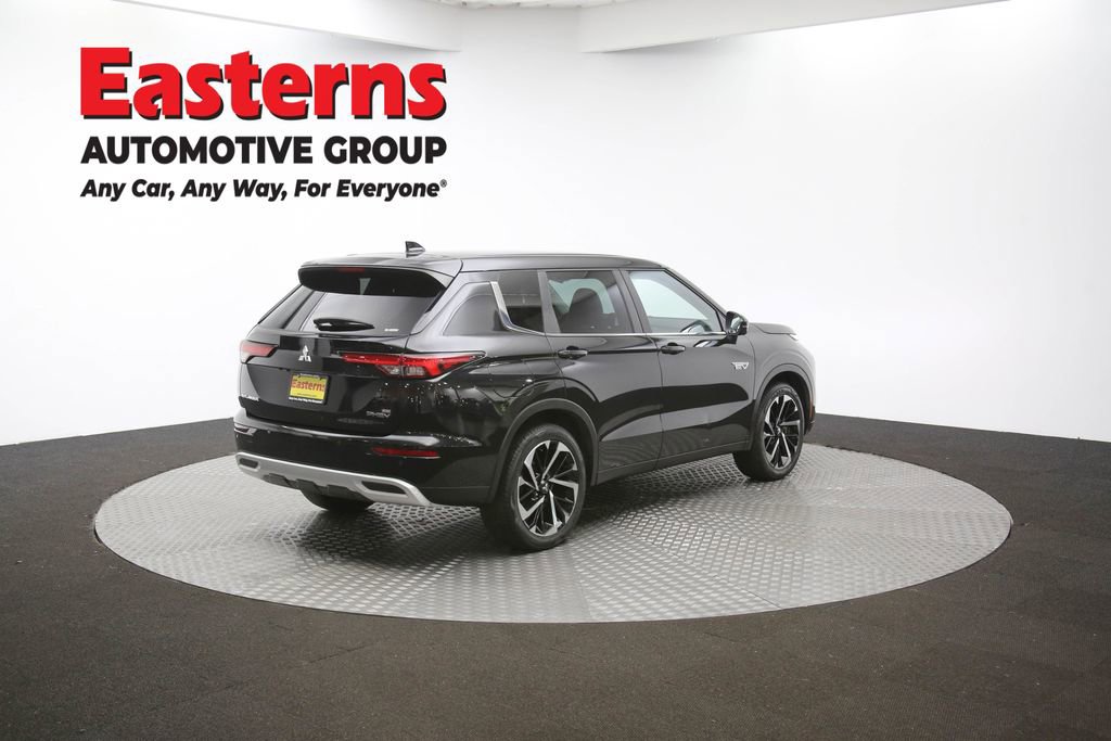 Used 2023 Mitsubishi Outlander SE image 42