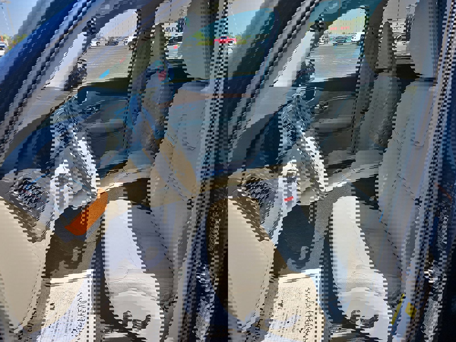 Used 2021 Volvo XC90 T6 Momentum image 7