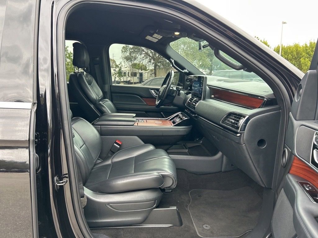 Used 2024 Lincoln Navigator L Premiere image 40