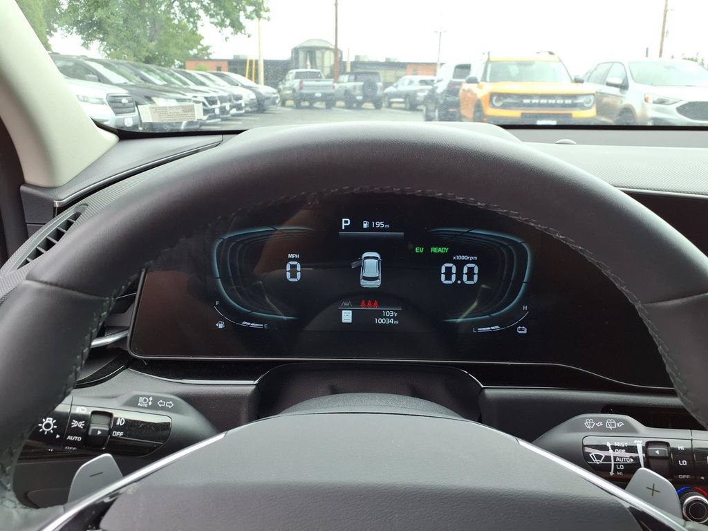 Used 2025 Kia Niro EX Touring FWD image 13