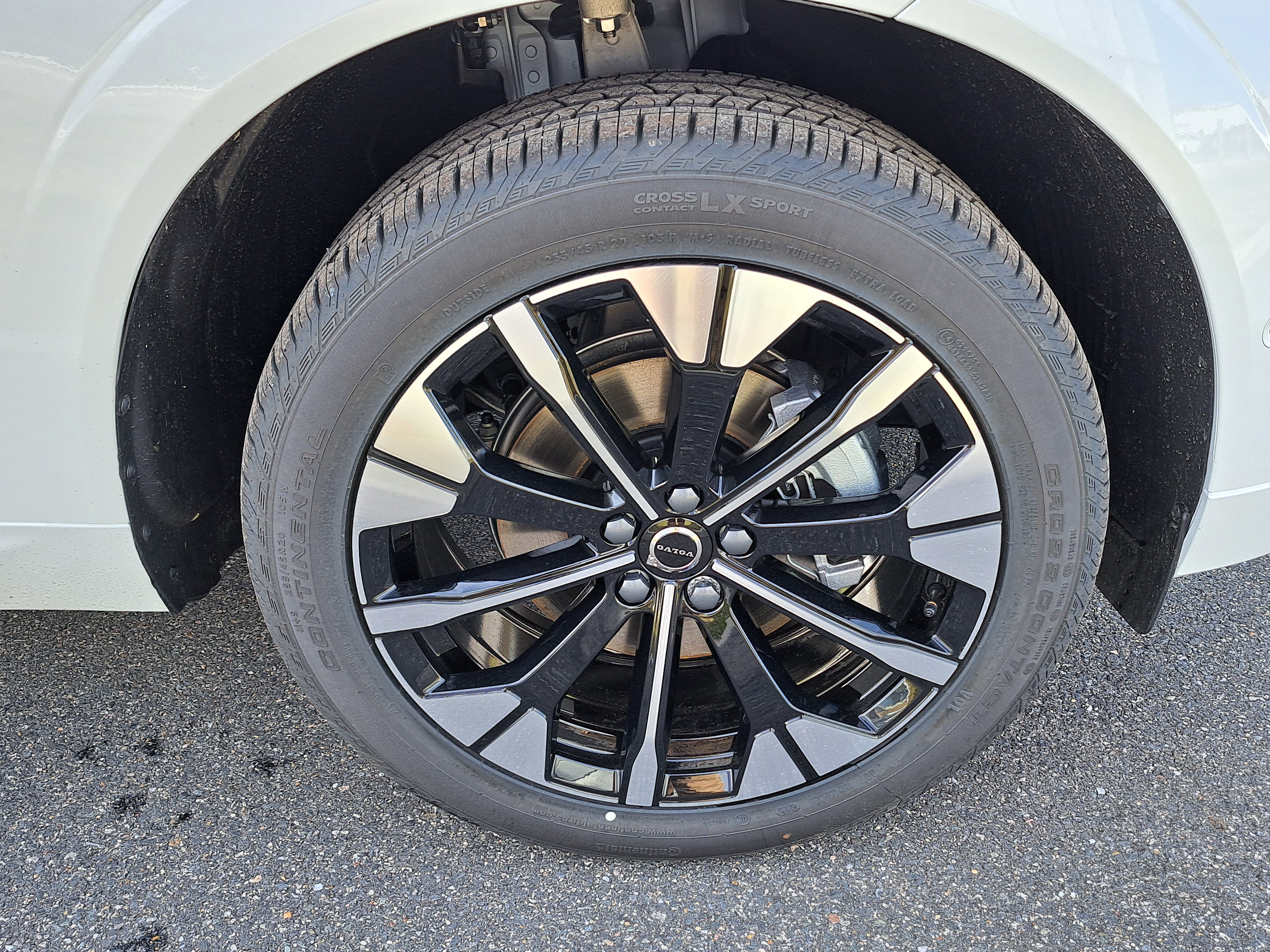 New 2026 Volvo XC60 B5 Plus w/ Protection Package Premier AWD/4WD image 10