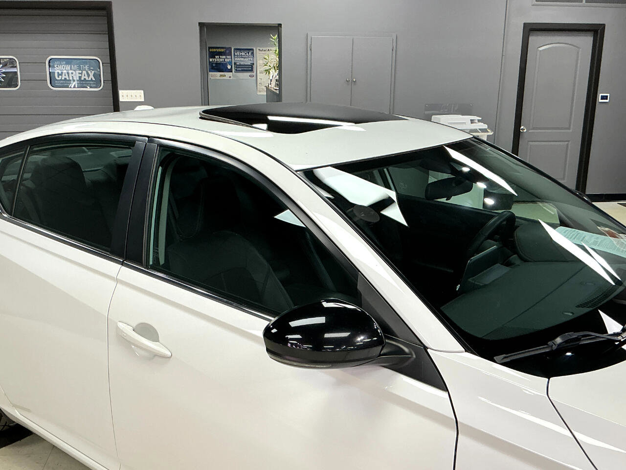 Used 2021 Nissan Altima 2.5 SR w/ SR Premium Package image 3