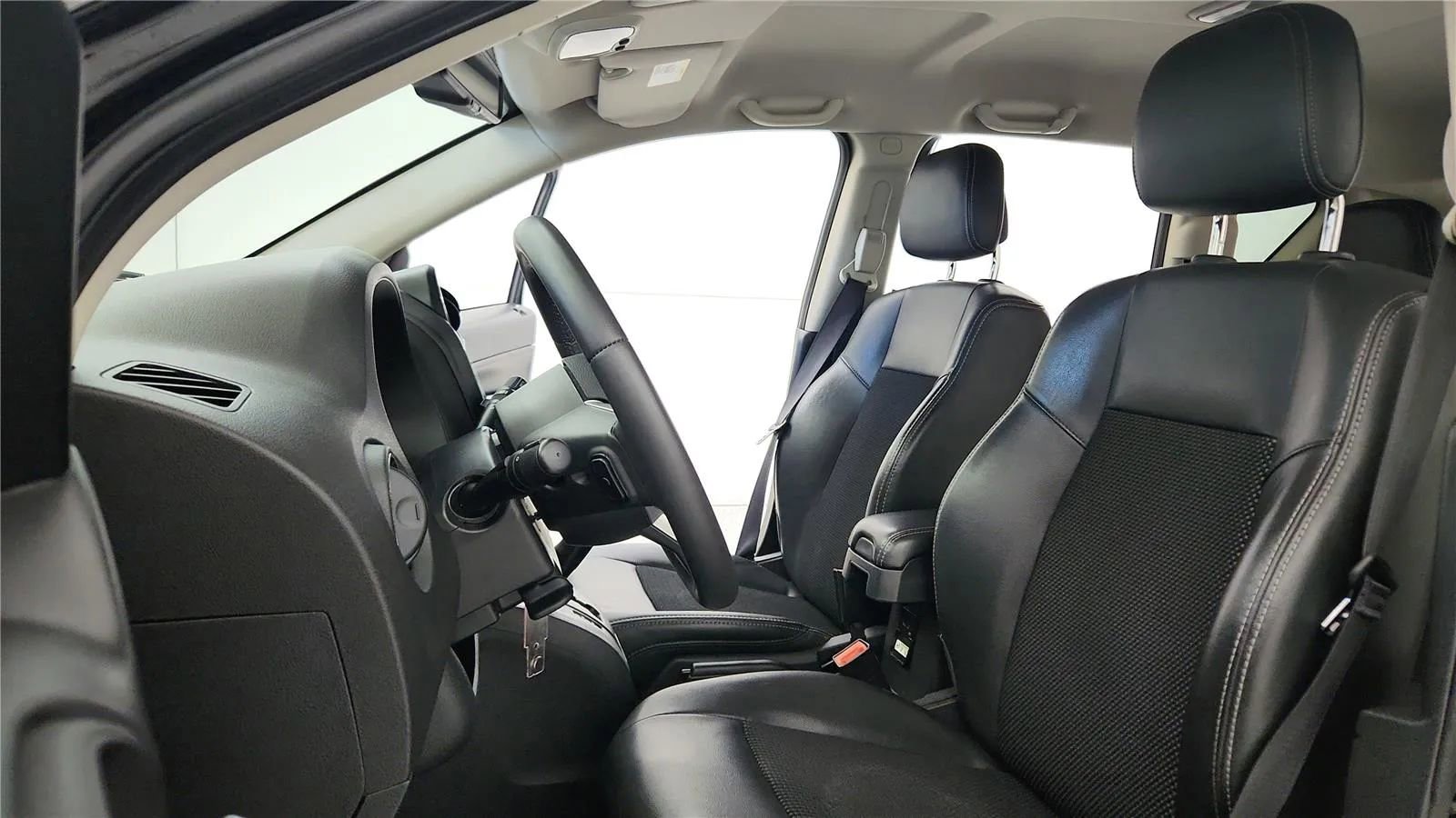 Used 2017 Jeep Compass Latitude image 25