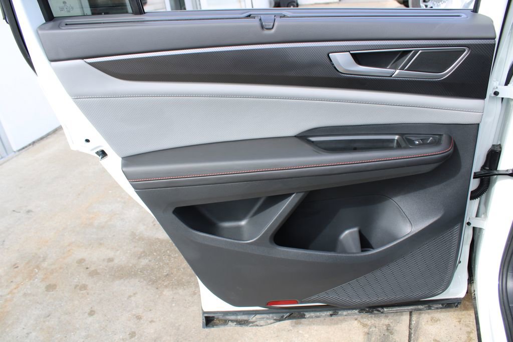 Certified 2025 Volkswagen Atlas Peak Edition SE image 21