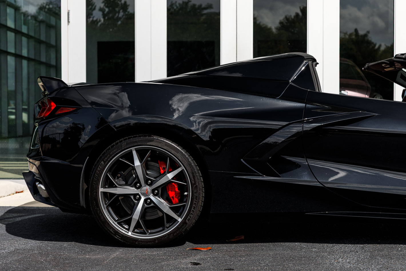 Used 2022 Chevrolet Corvette Stingray Premium Conv w/ Z51 Performance Package RWD image 22