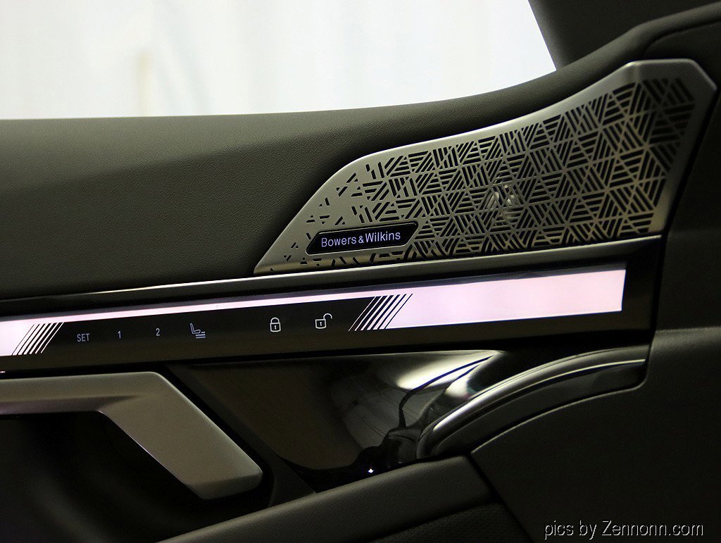 Used 2026 BMW 550e xDrive w/ Executive Package image 27