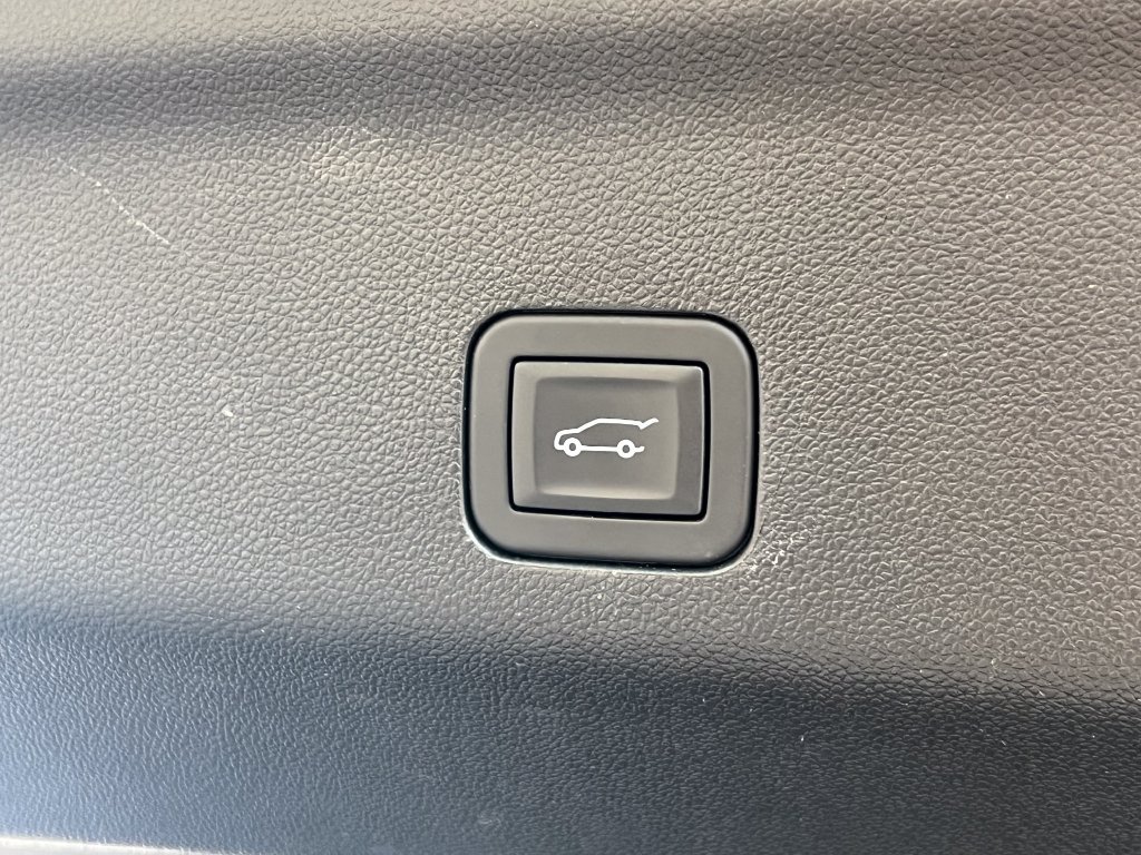 Used 2025 Chevrolet Tahoe LT AWD/4WD image 19