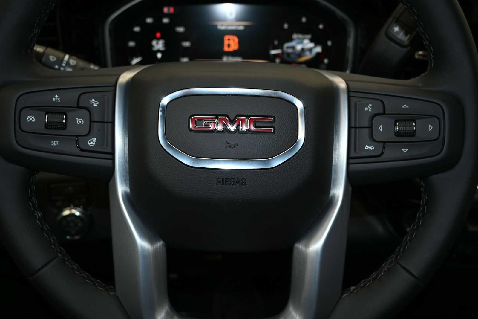 New 2026 GMC Sierra 2500 SLE w/ Preferred Package AWD/4WD image 13