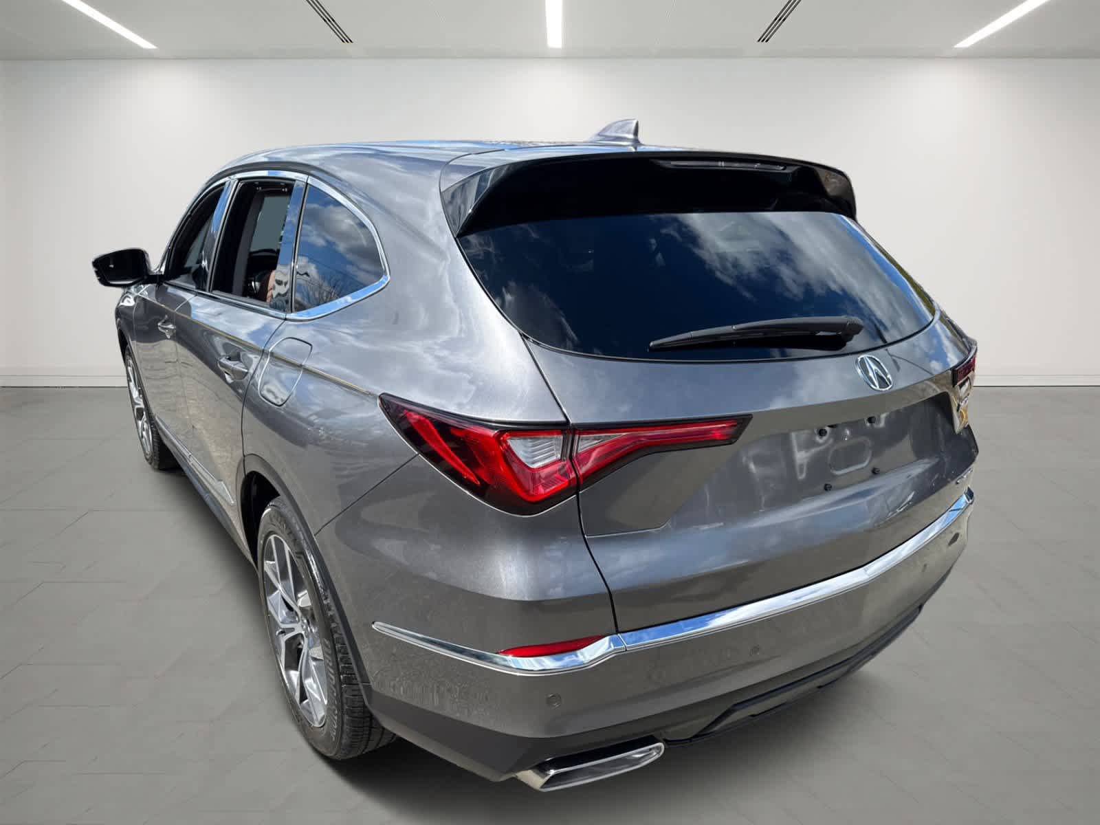 Used 2023 Acura MDX SH-AWD w/ Technology Package image 4