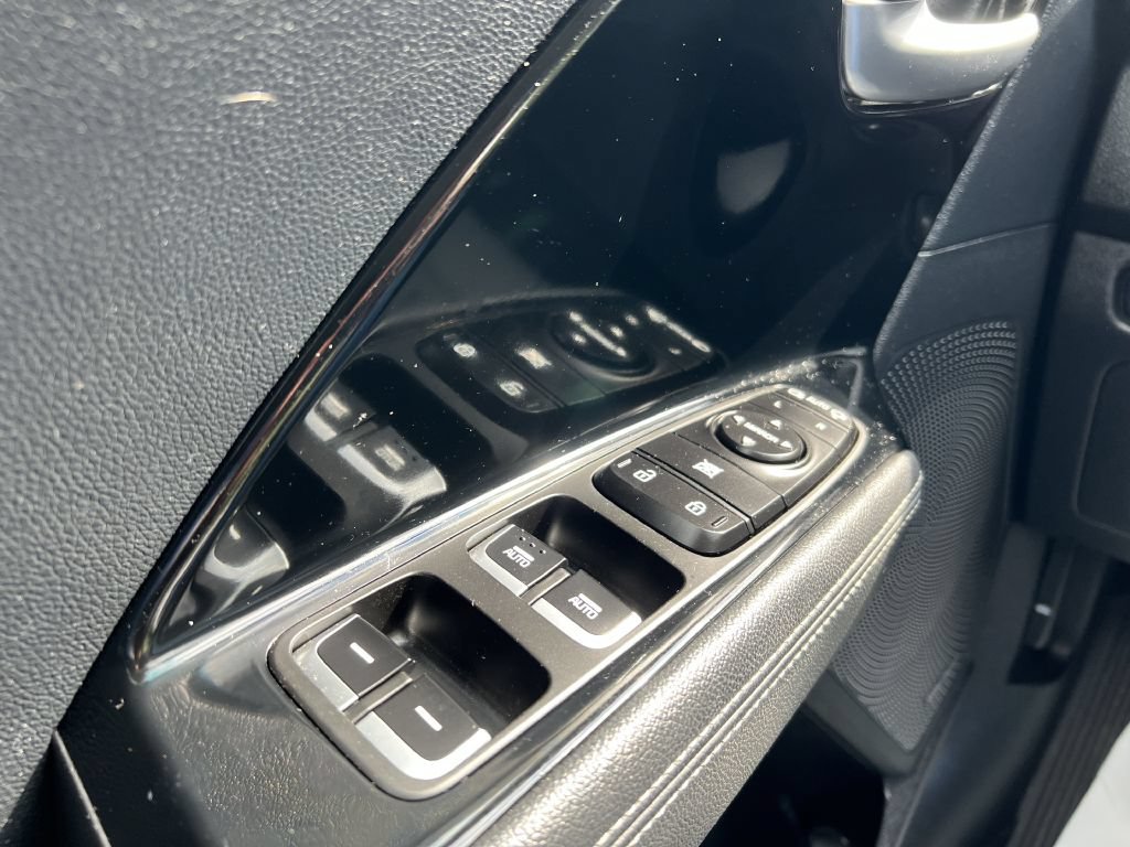 Used 2019 Kia Niro S Touring FWD image 19