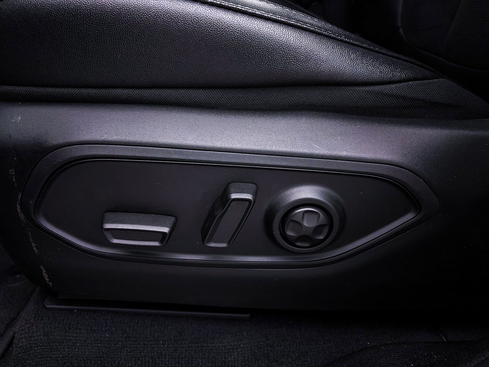 Used 2025 Jeep Grand Cherokee L Altitude AWD/4WD image 19