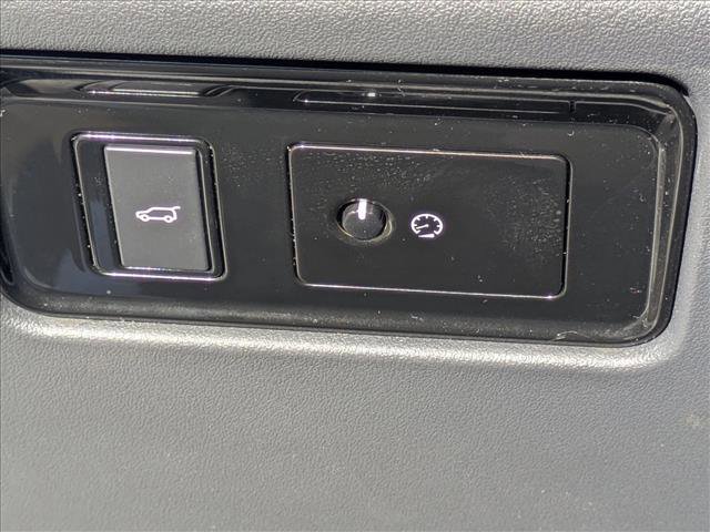 Used 2017 Jaguar F-PACE Prestige image 13