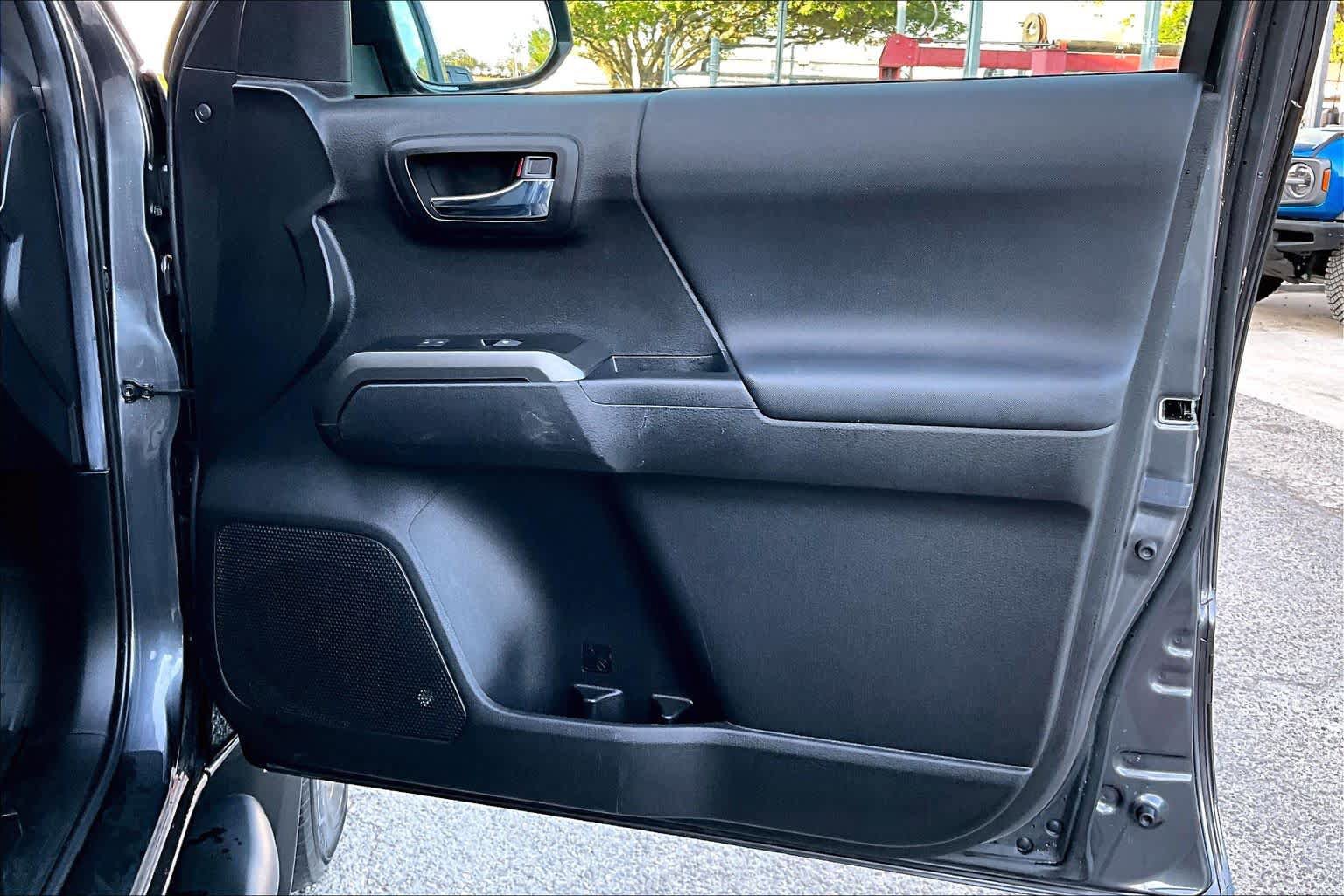 Used 2022 Toyota Tacoma TRD Sport w/ TRD Premium Sport Package image 23