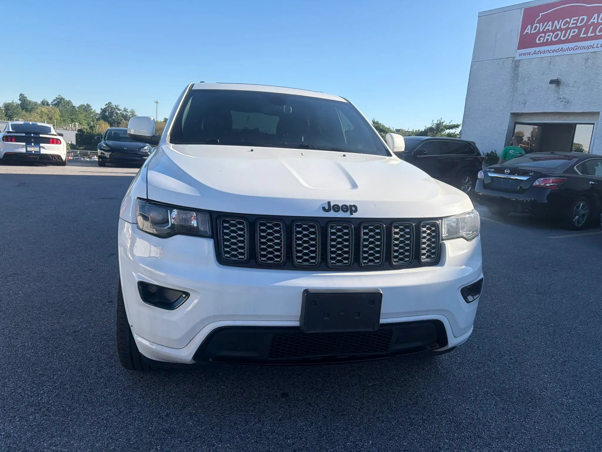 Used 2019 Jeep Grand Cherokee Altitude AWD/4WD image 9