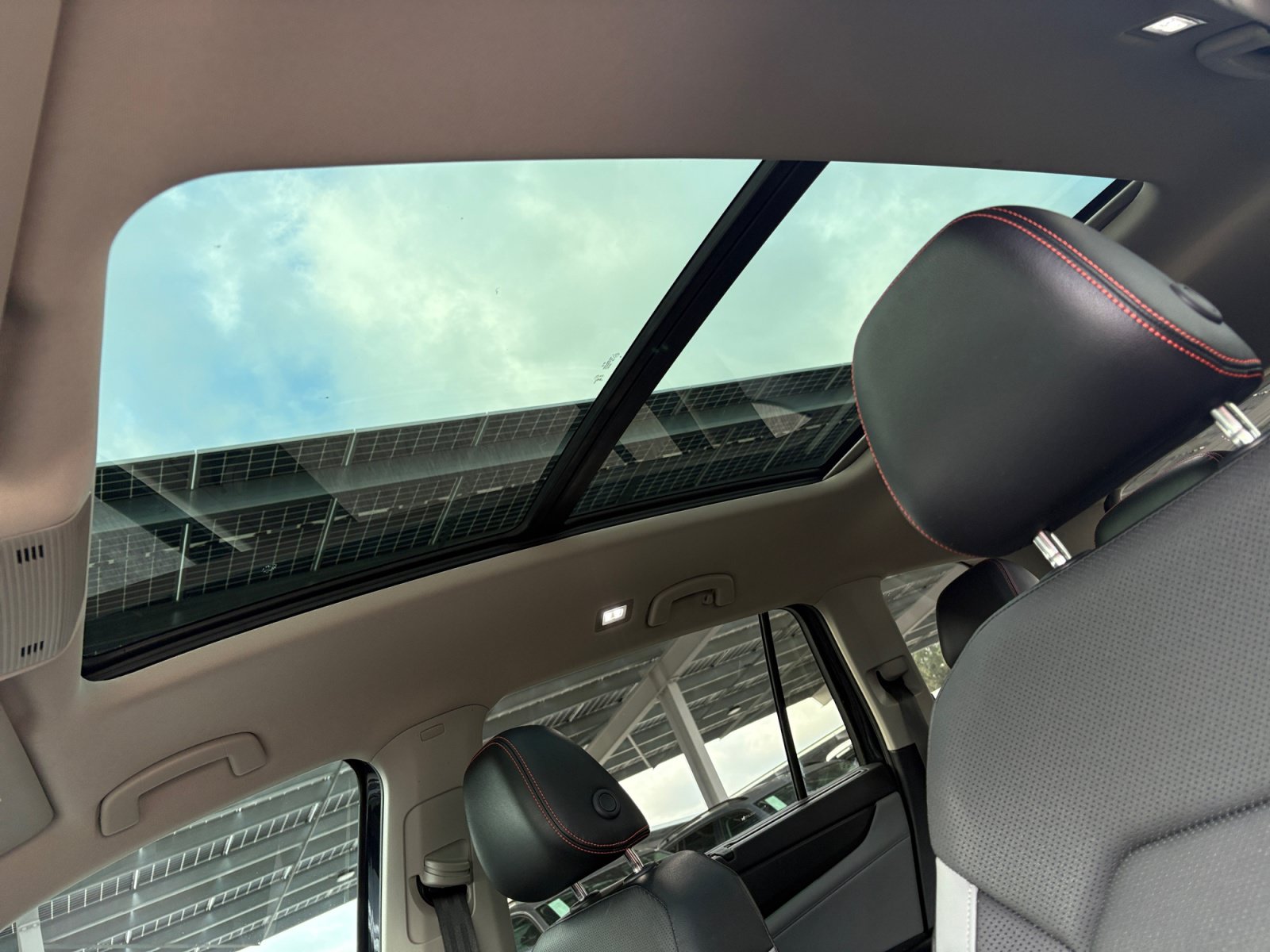 Certified 2024 Volkswagen Atlas Peak Edition SE AWD/4WD image 17
