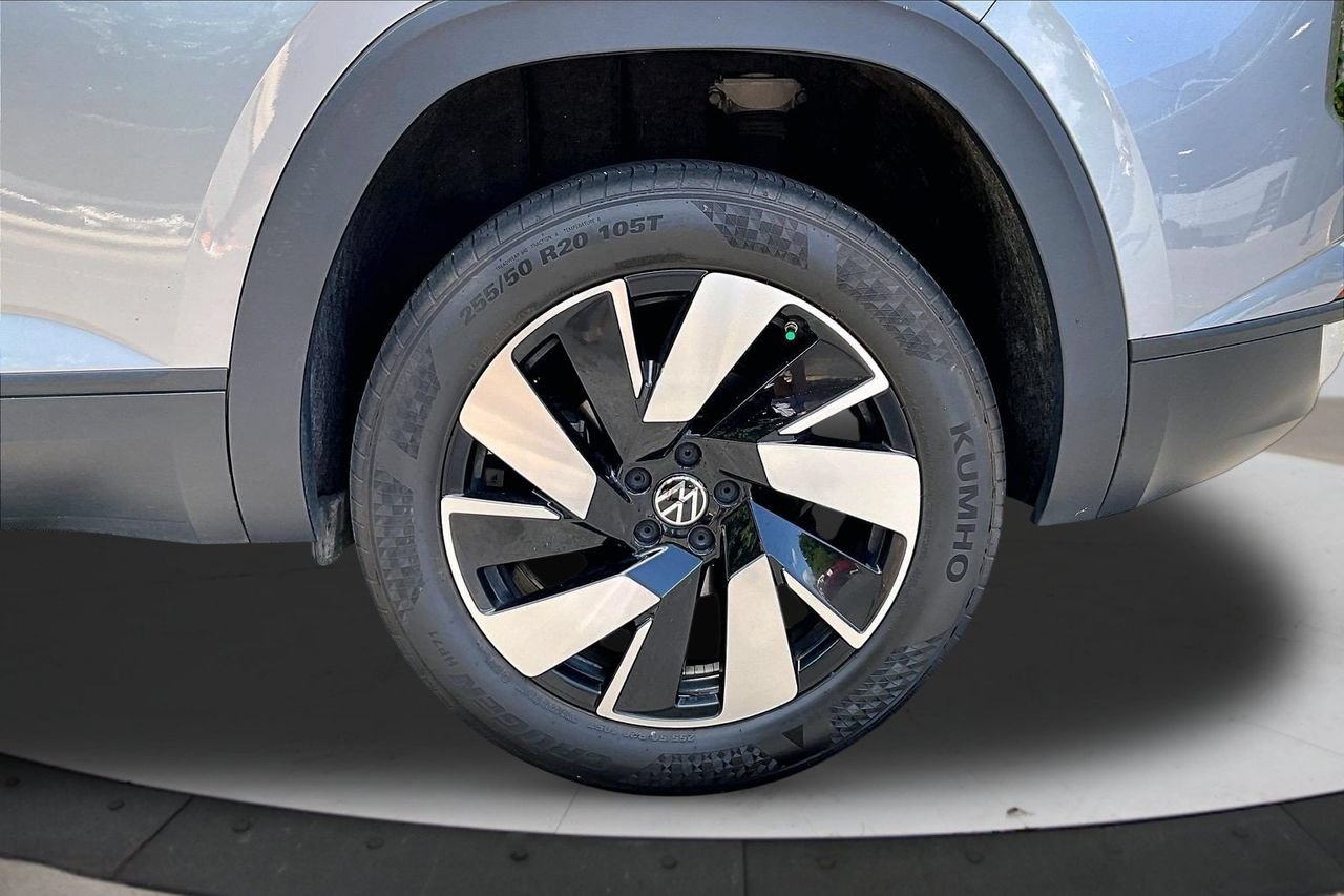 Used 2024 Volkswagen Atlas Cross Sport SE AWD/4WD image 33