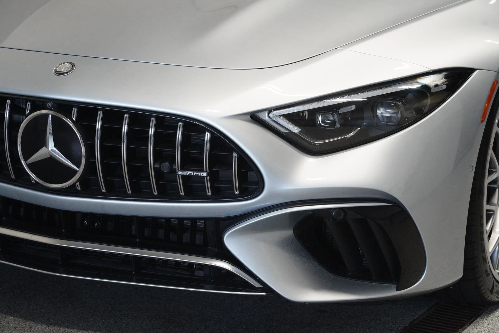 Used 2025 Mercedes-Benz SL 63 AMG 4MATIC image 9