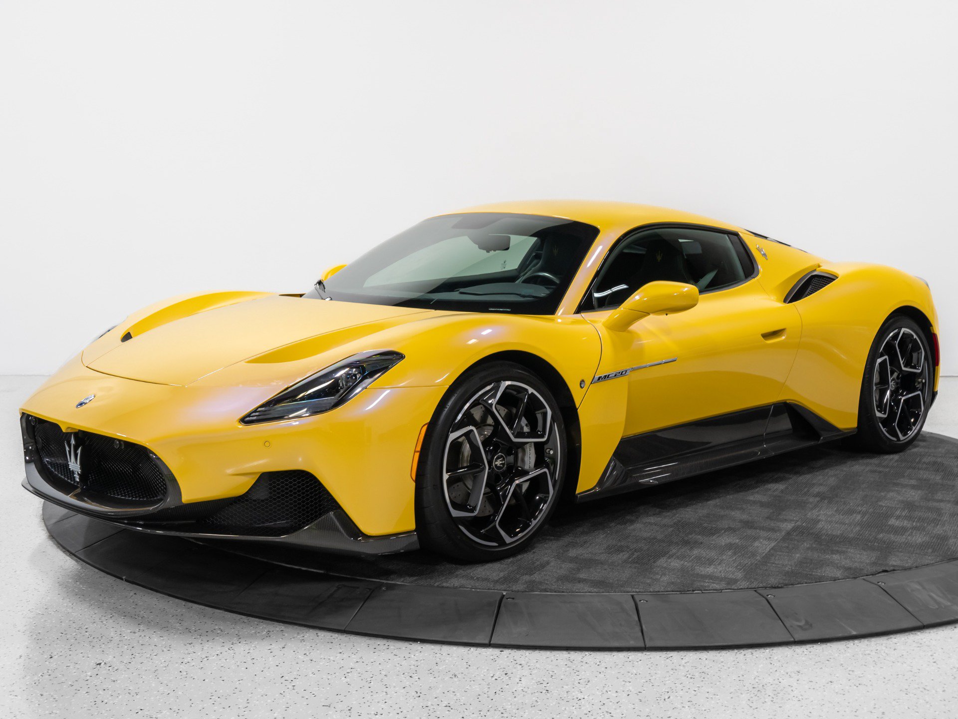 Used 2022 Maserati MC20 Coupe RWD image 2