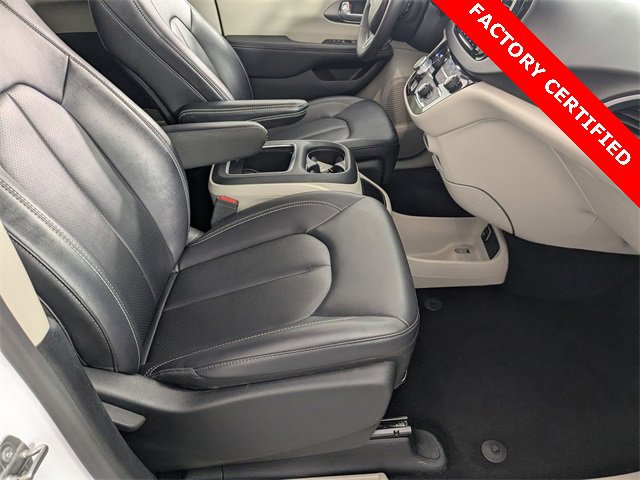 Certified 2024 Chrysler Pacifica Touring-L image 33