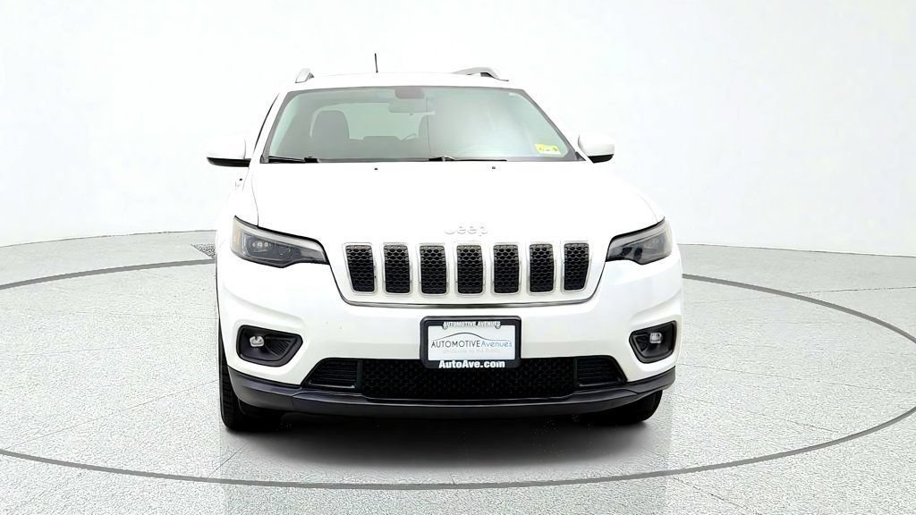 Used 2019 Jeep Cherokee Latitude w/ Cold Weather Group FWD image 2