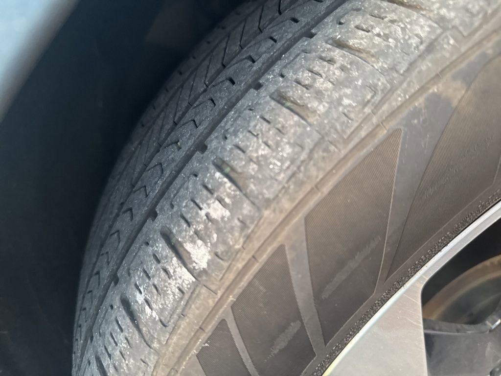 Used 2024 Kia Carnival EX image 5