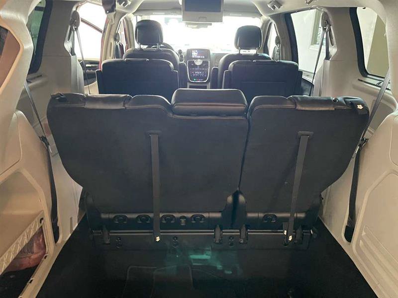Used 2015 Chrysler Town & Country Touring-L w/ Driver Convenience Group FWD image 48