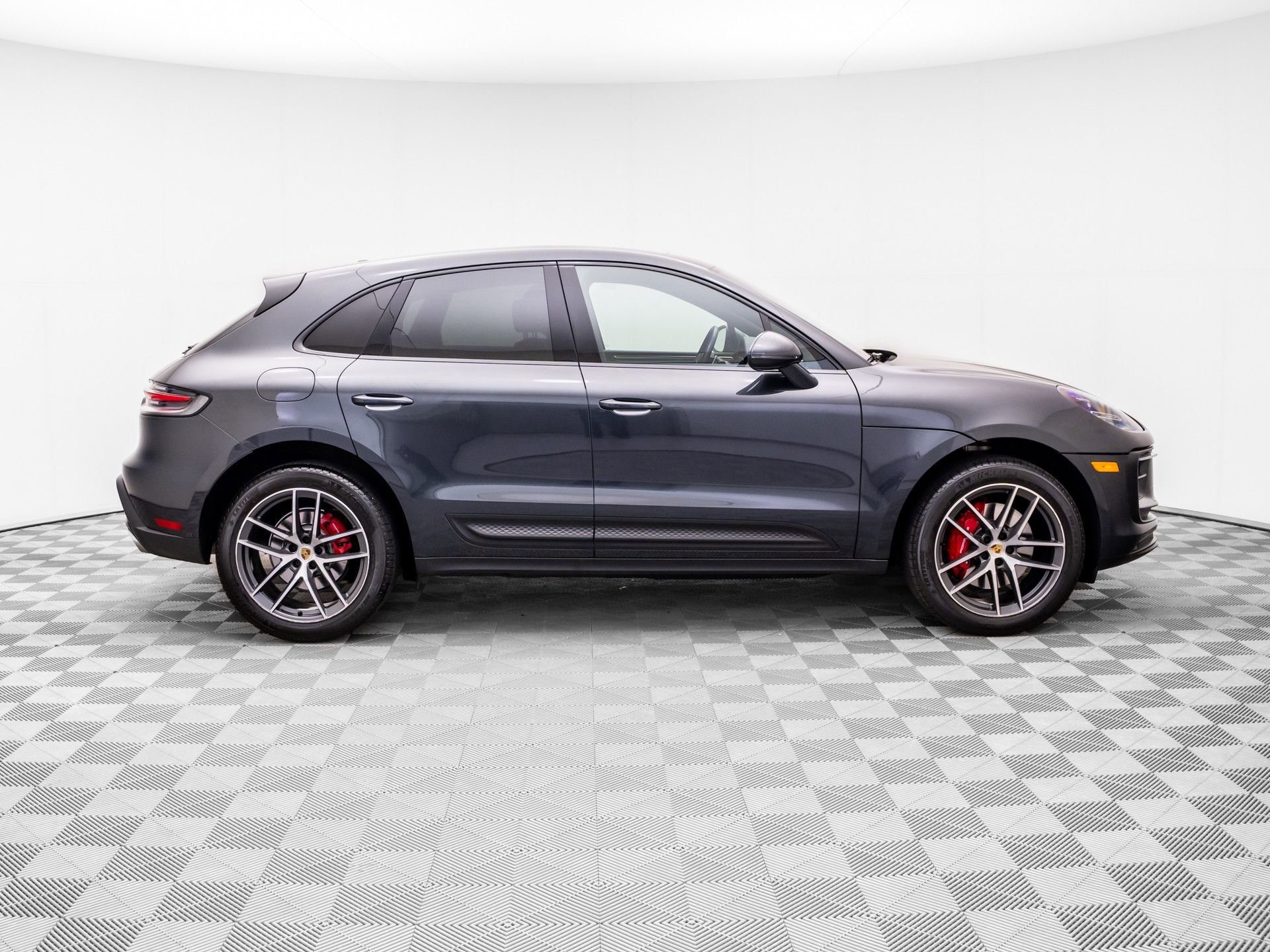 Certified 2023 Porsche Macan S AWD/4WD image 7