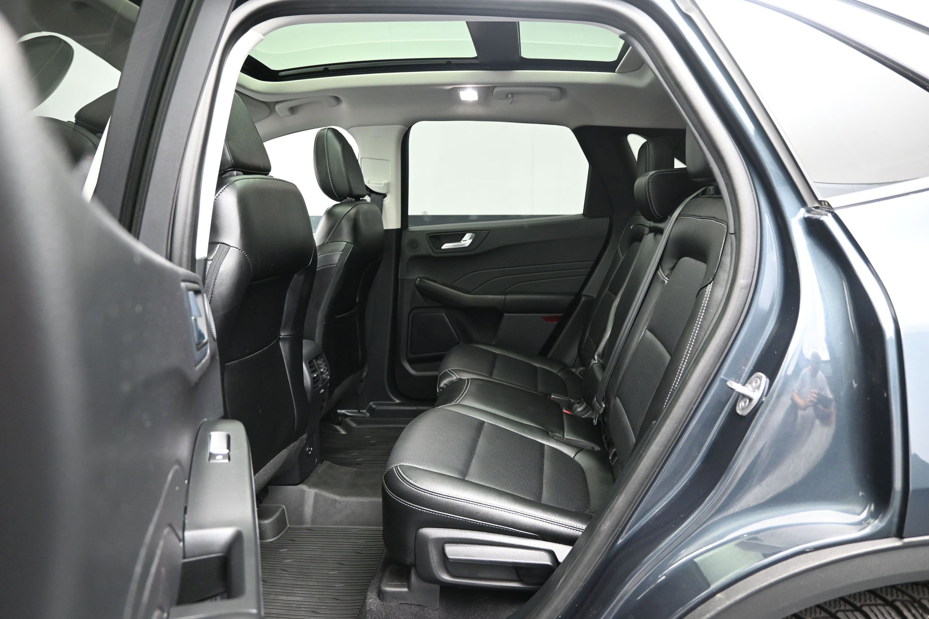 Used 2022 Ford Escape SEL w/ Technology Package FWD image 11