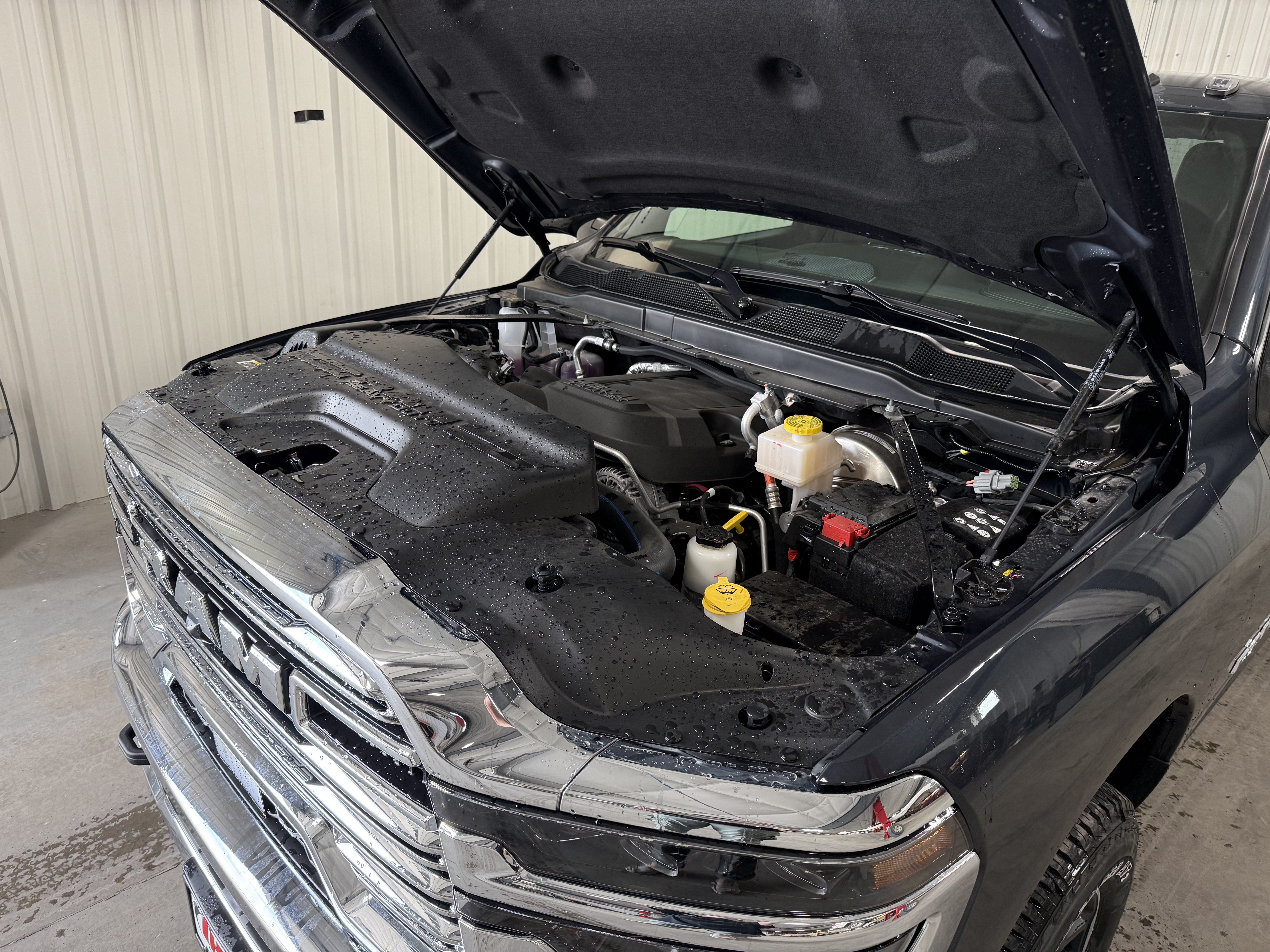 New 2026 RAM 2500 Laramie AWD/4WD image 15