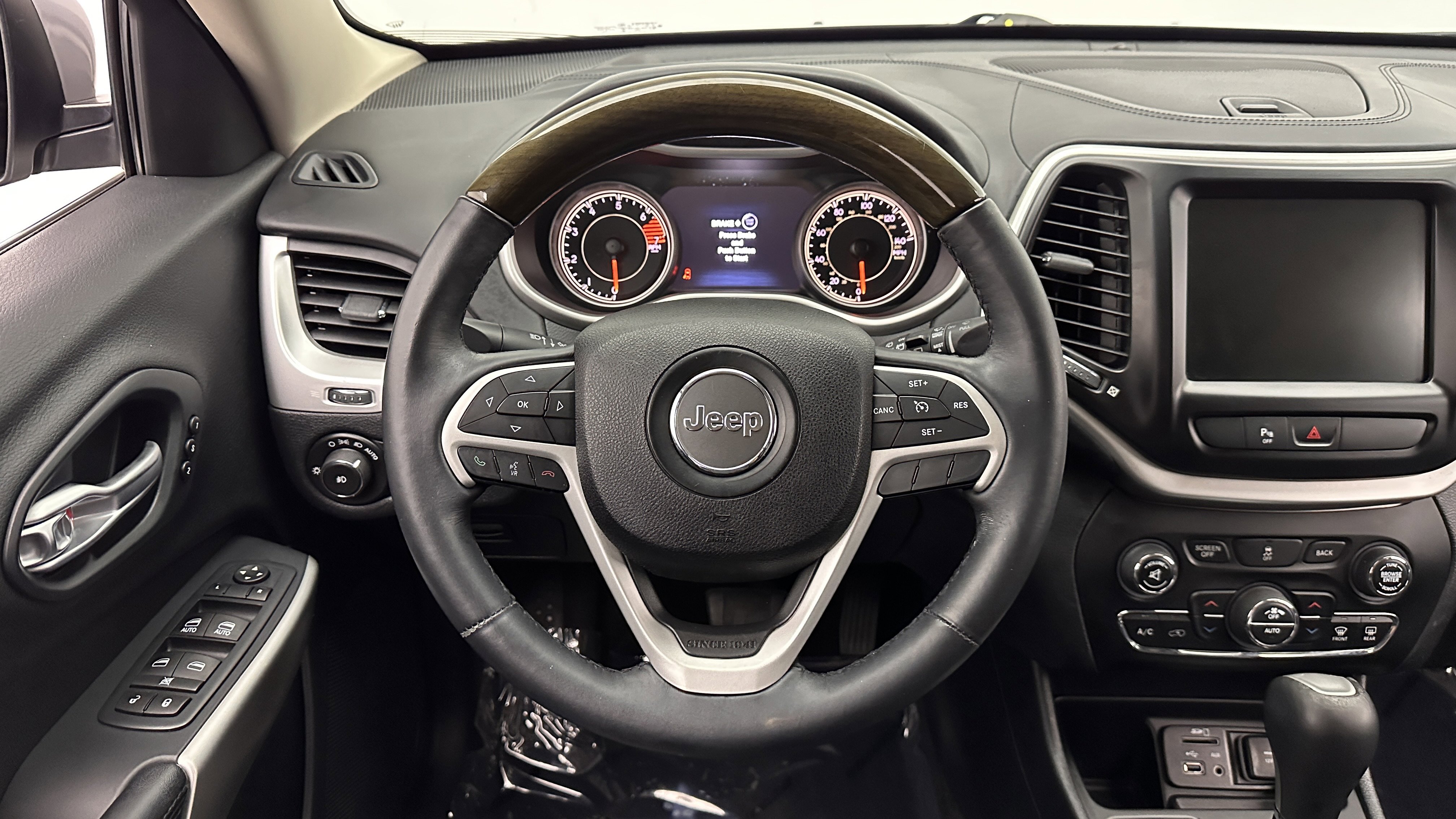 Used 2016 Jeep Cherokee Overland FWD image 24