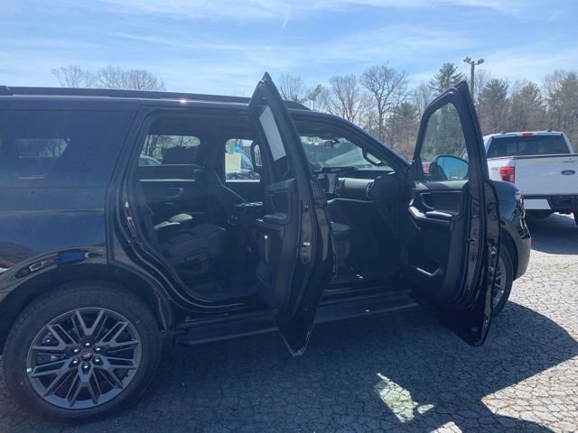 New 2026 Ford Expedition Platinum w/ Stealth Appearance Package image 12