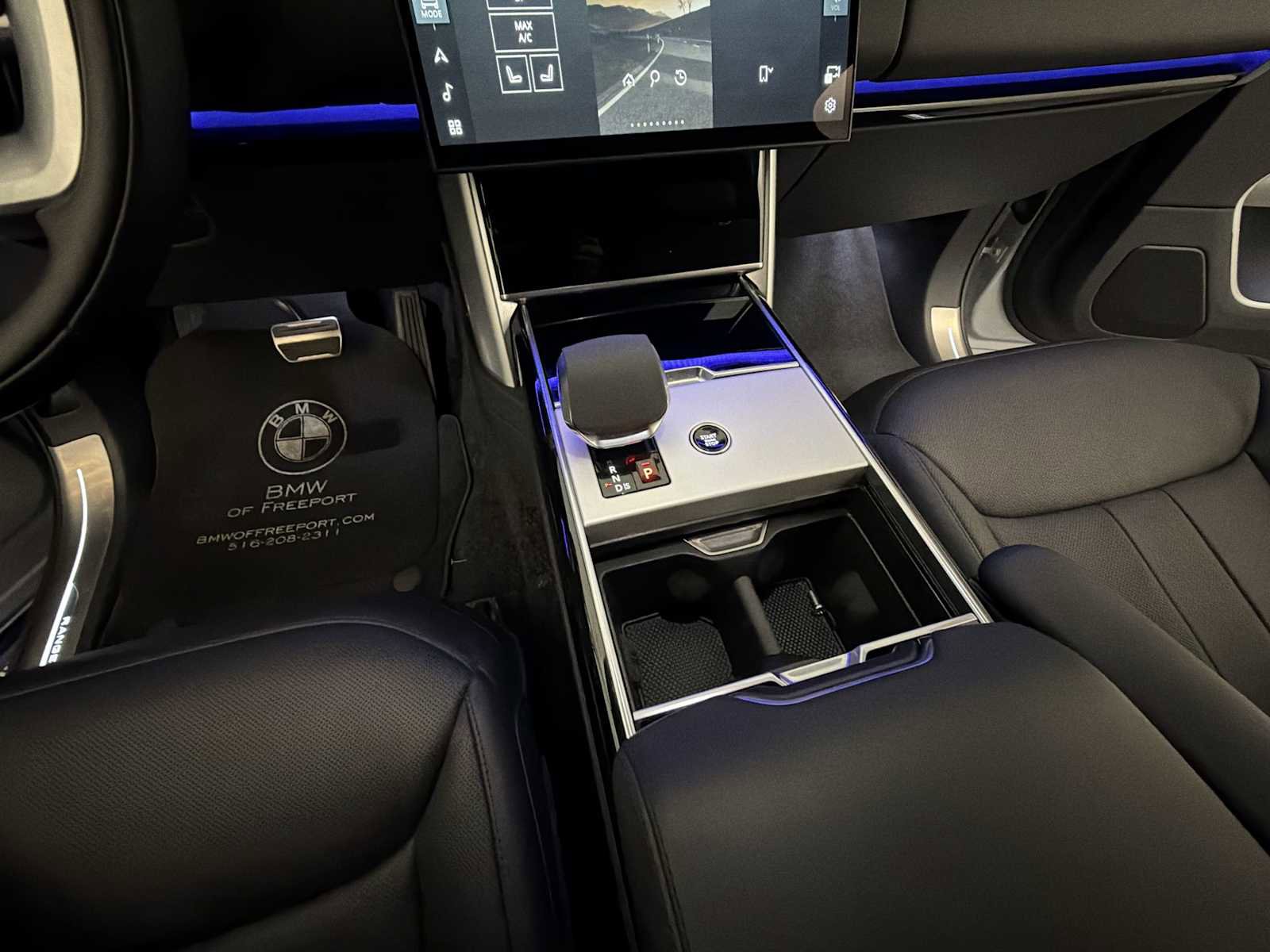 Used 2025 Land Rover Range Rover Long Wheelbase SE image 17