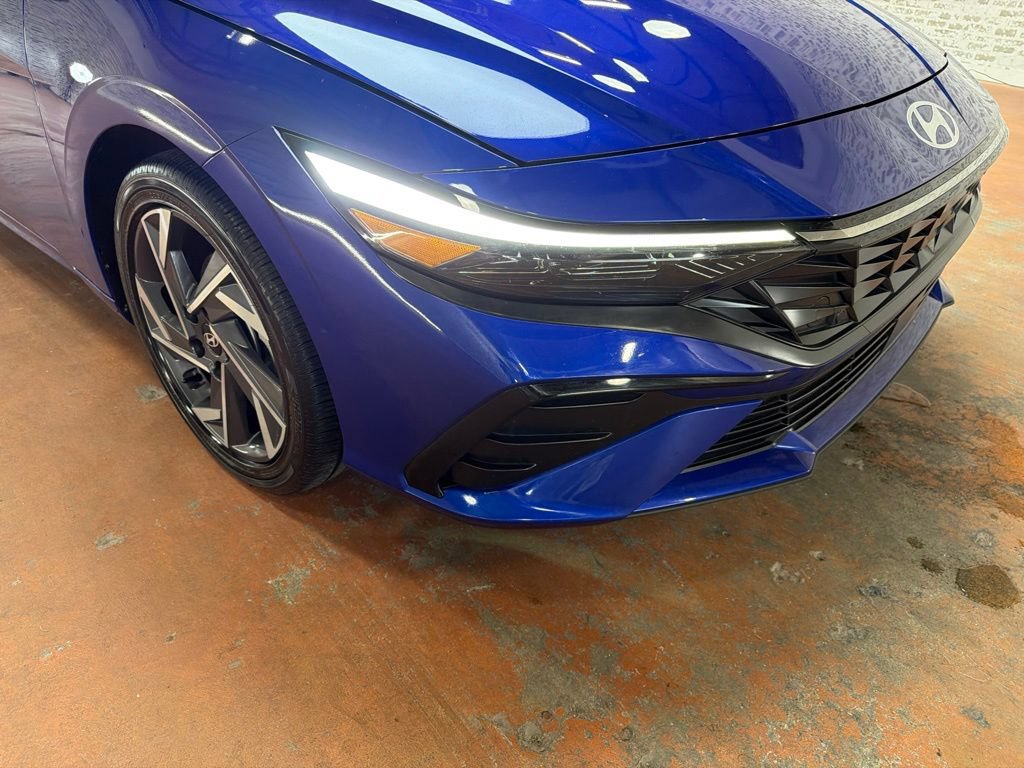 Used 2025 Hyundai Elantra SEL FWD image 9