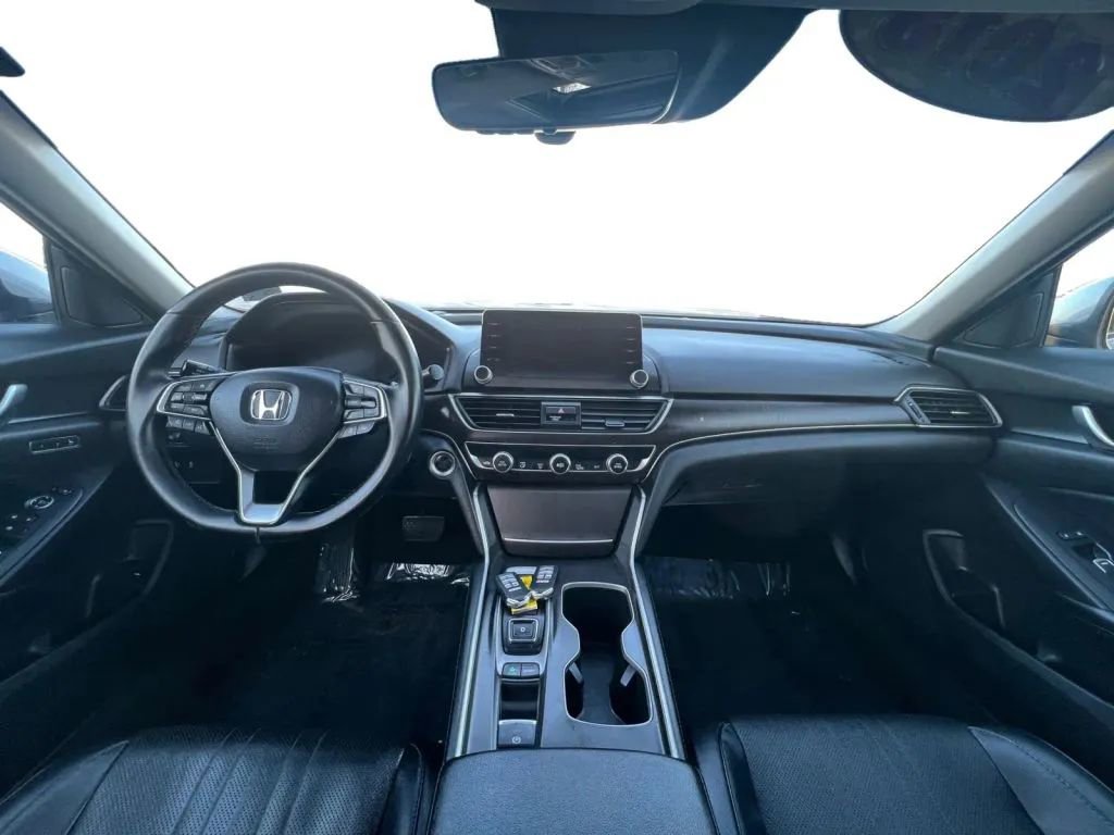 Used 2018 Honda Accord Touring image 10