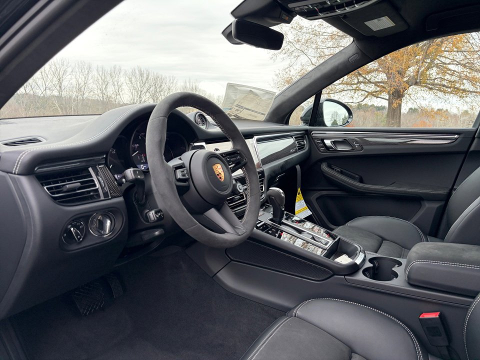 New 2026 Porsche Macan GTS image 4