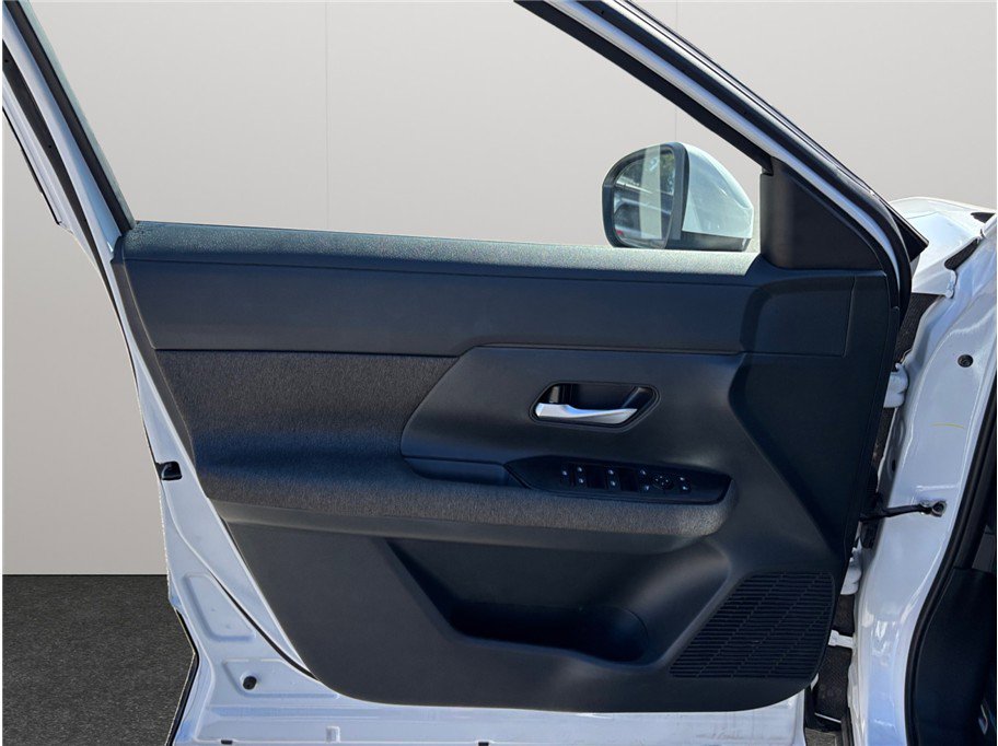 Used 2025 Nissan Kicks SV image 19