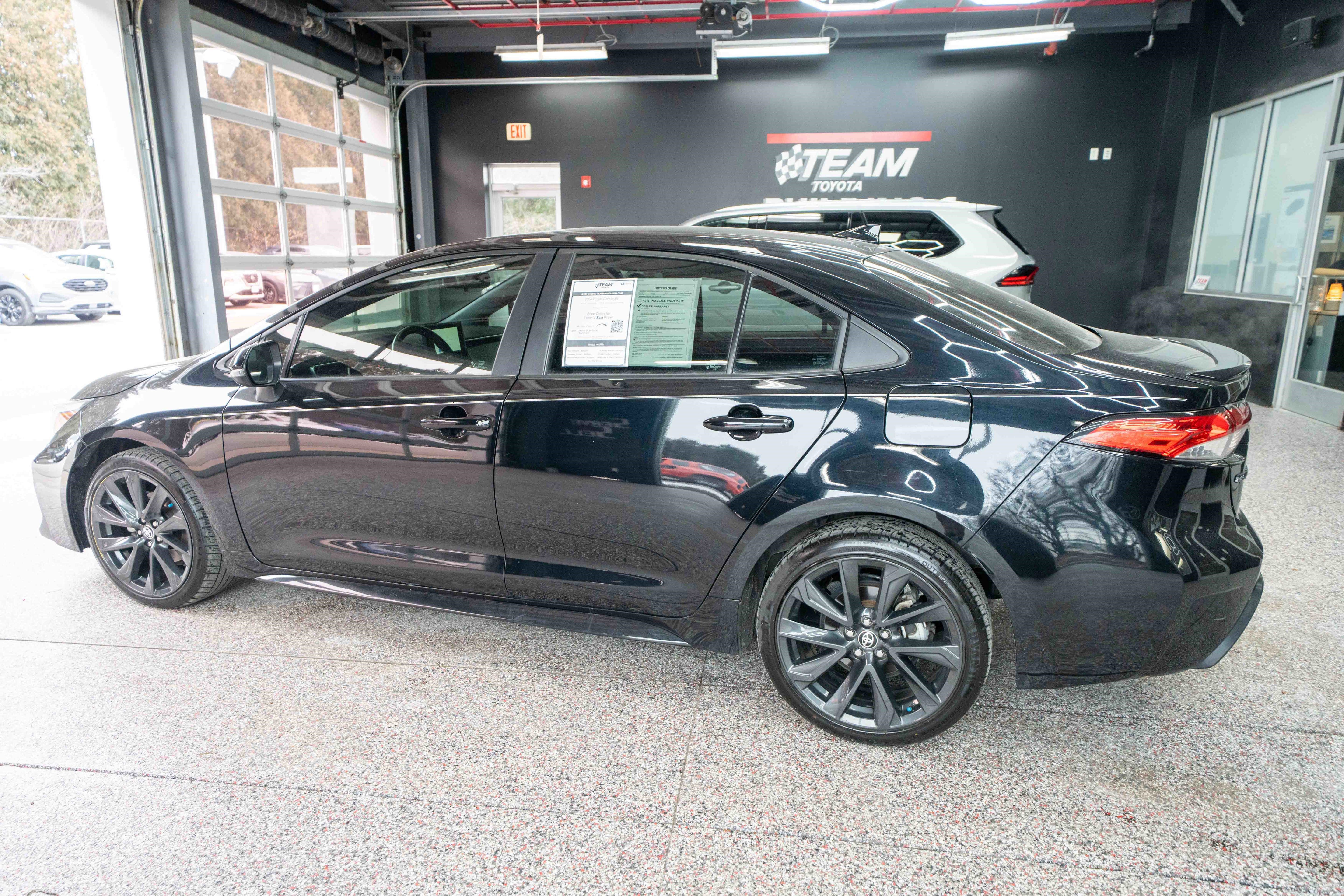 Used 2024 Toyota Corolla SE image 2