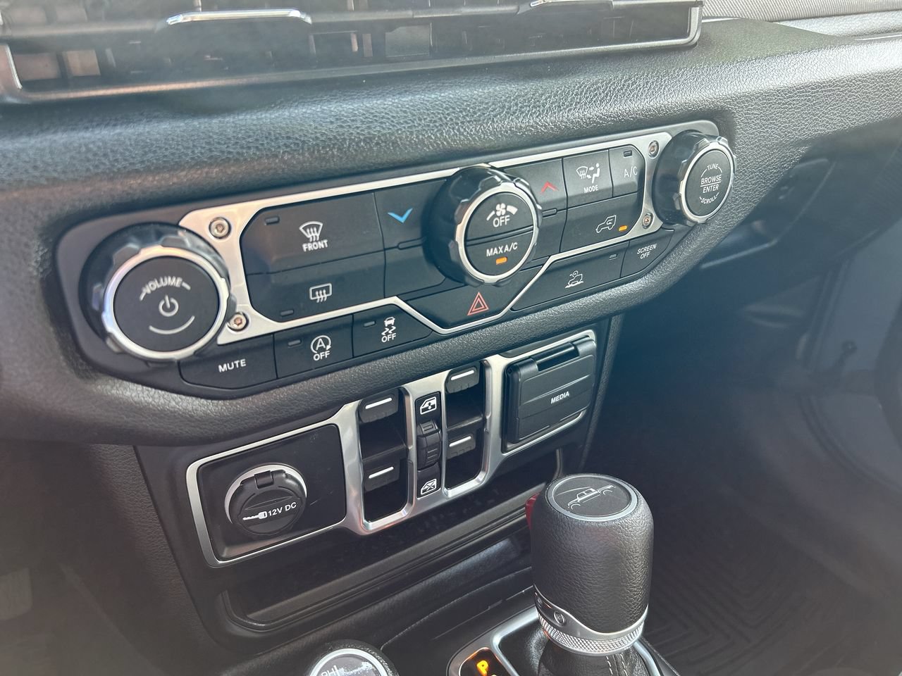 Used 2025 Jeep Gladiator Sport AWD/4WD image 27