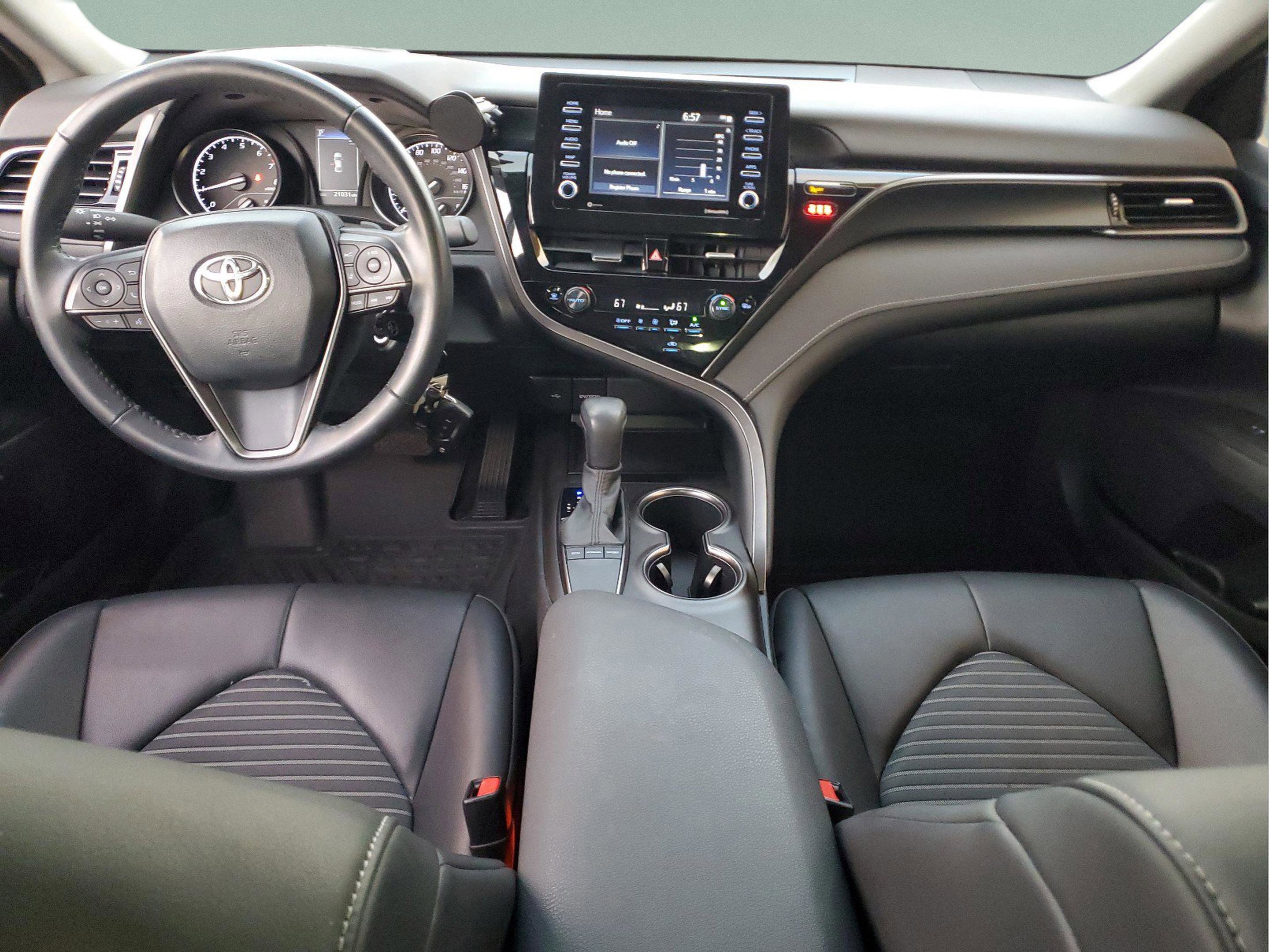 Used 2023 Toyota Camry SE image 9