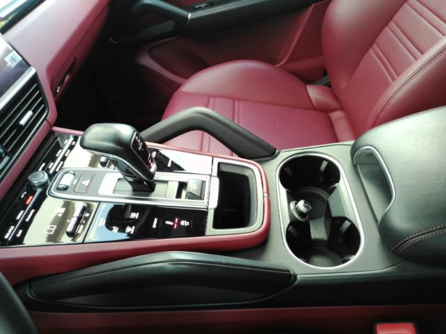 Used 2022 Porsche Cayenne S Platinum AWD/4WD image 43