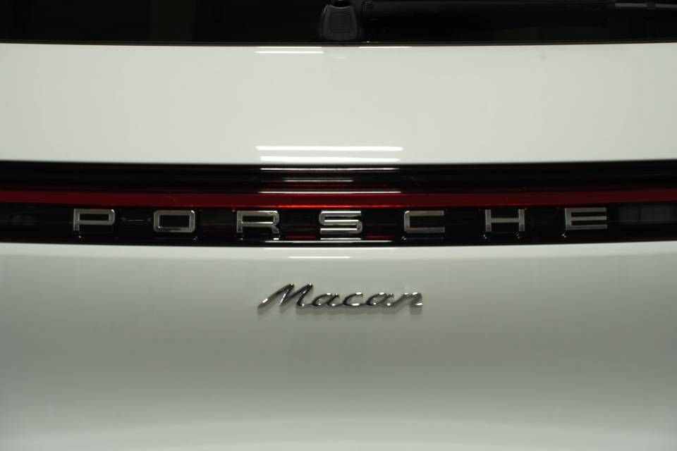 Certified 2026 Porsche Macan AWD/4WD image 38