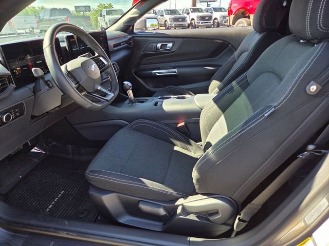 Used 2025 Ford Mustang Coupe RWD image 4