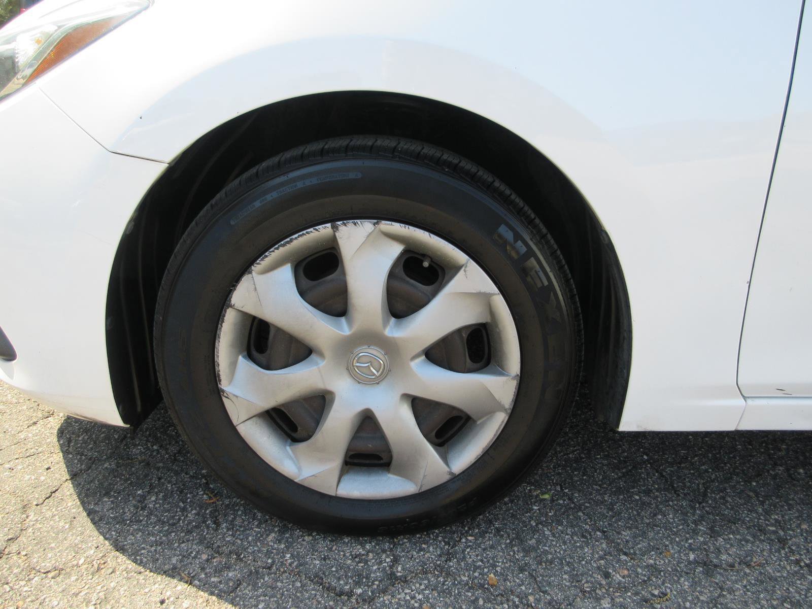 Used 2015 MAZDA MAZDA3 i Sport FWD image 21