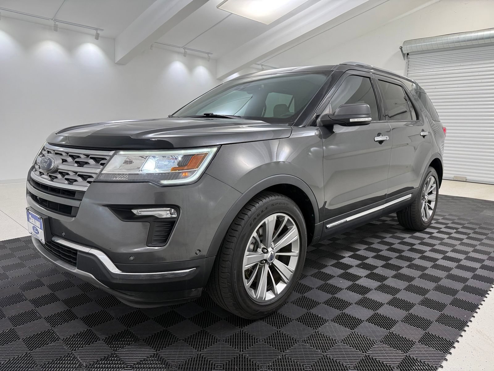 Used 2018 Ford Explorer Limited w/ Equipment Group 301A AWD/4WD image 3