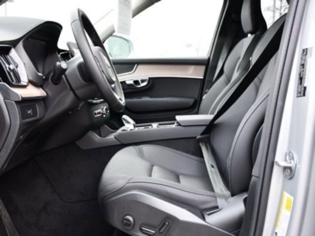 Used 2025 Volvo XC90 B6 Plus image 11