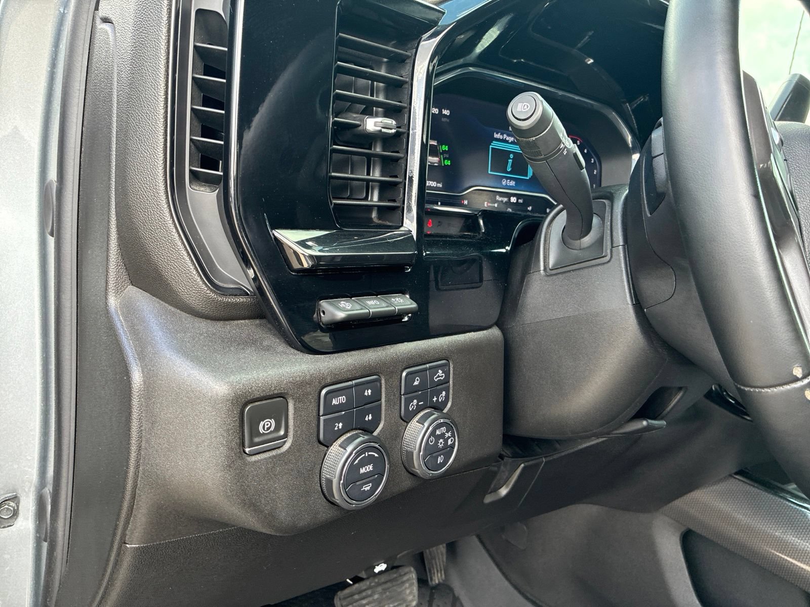 Used 2024 Chevrolet Silverado 2500 ZR2 w/ Technology Package AWD/4WD image 26